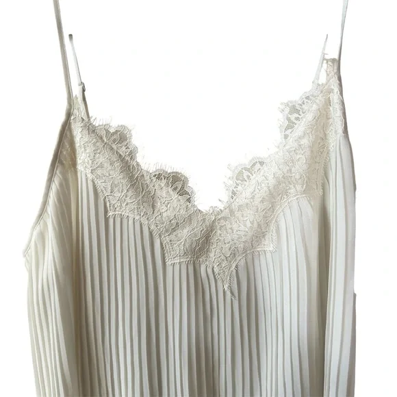 Express romantic flowy lace cream white camisole in women’s large - Picture 3 of 3